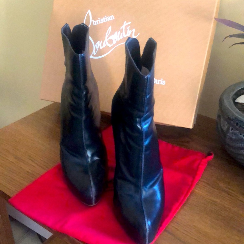 Black Ankle Calf Skin Christian Louboutin, Size 38, good condition.